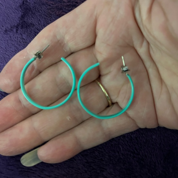 🆕Teal 3/4 hoop post earrings. The hoop is 1” across. NIB. - Picture 9 of 9